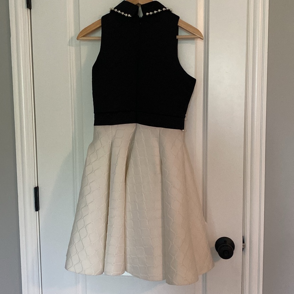 Mac Duggal formal black and white dress with Pearl collar and rhinestone detail - Picture 3 of 3
